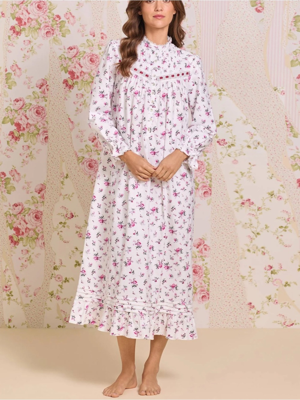 Eileen West Floral Flannel Ballet Nightgown
Size Small
